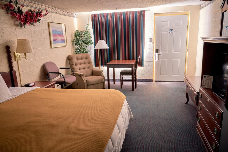 Bedroom 2, South Wind Inn, Seward
