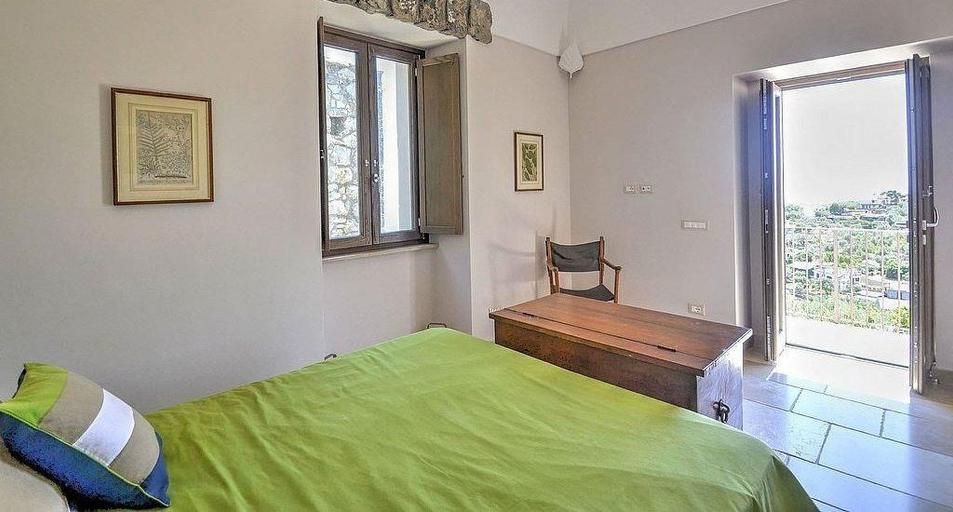 Room 5, Casa della Vecchina, Napoli