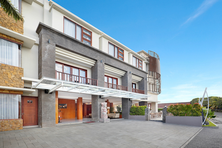 Exterior & Views 2, OYO 92342 Hotel Batik Traveller, Medan