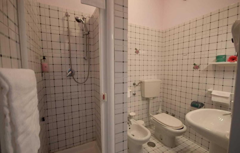 Bathroom 3, Hotel Palatinum, Matera
