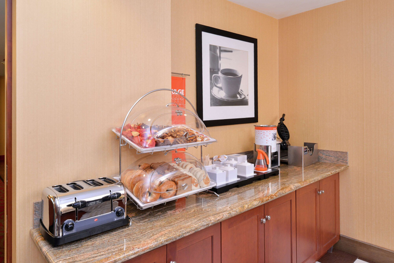 Food & Drinks 4, Hampton Inn Martinsburg, Berkeley