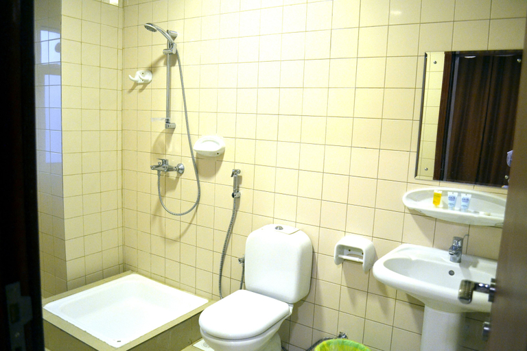 Bathroom 4, Star Emirates Inn, Salalah