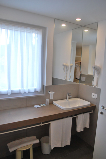 Bathroom 5, Hotel Europa, Verona