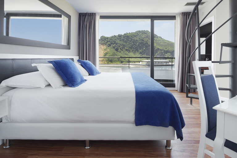 Bedroom 3, Hotel & Thalasso Villa Antilla, Guipúzcoa