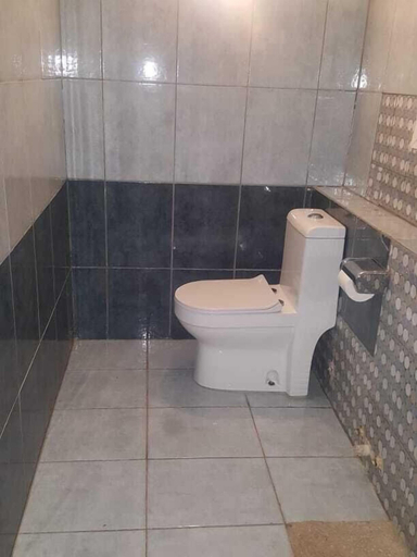 Bathroom 4, Tropic Gardens Hotel, Kanifing