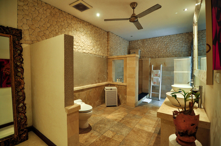 Bathroom 4, Arwana Estate, Badung