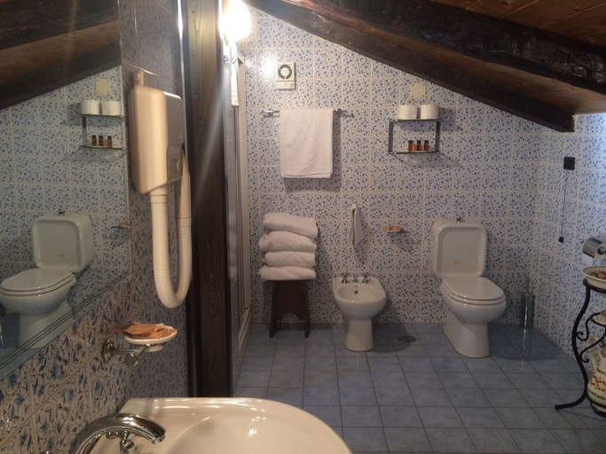 Bathroom 5, Castello di Altomonte, Cosenza