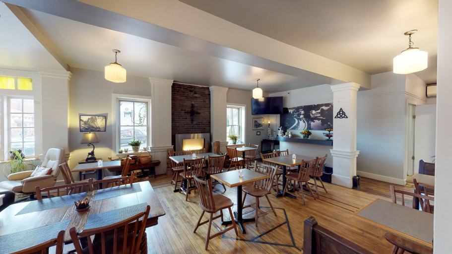 Food & Drinks 4, The 1850 House Inn and Tavern, Ulster