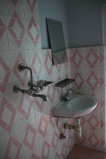 Bathroom 3, Tranquil Water Guest House Pokhara, Gandaki