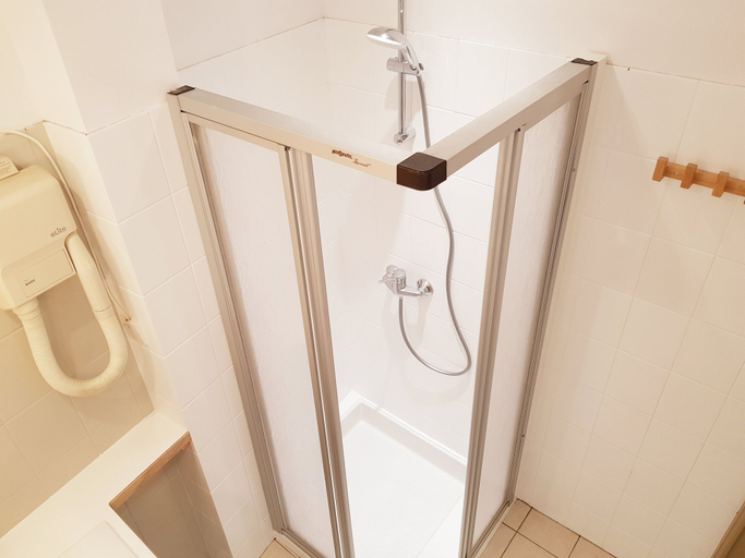Bathroom 4, Résidence l'Atelier, Puy-de-Dôme