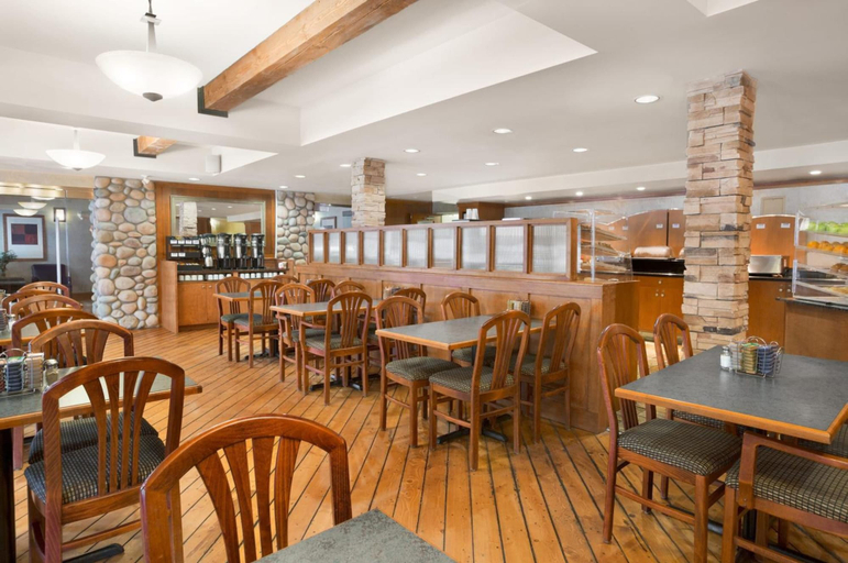 Food & Drinks 5, Canmore Inn & Suites, Division No. 15