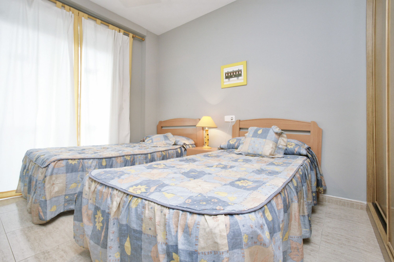 Bedroom 2, Apartamentos Larimar-46, Tarragona