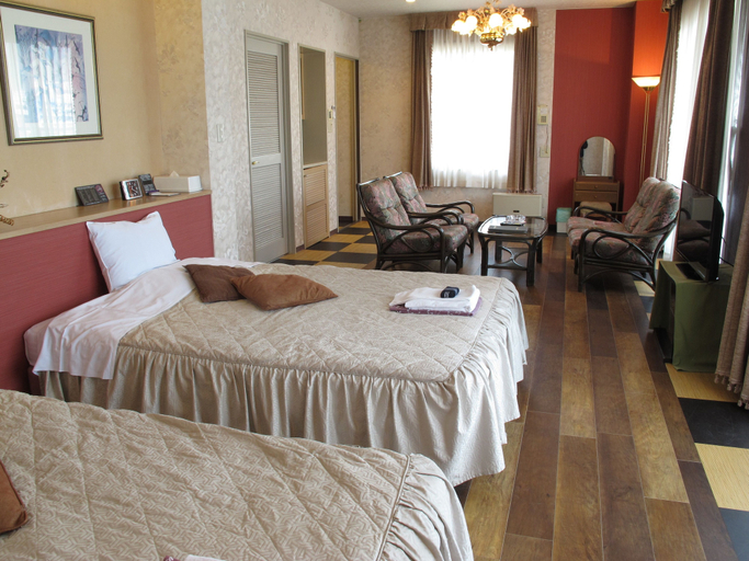 Bedroom 4, Hotel Platon, Chikuma