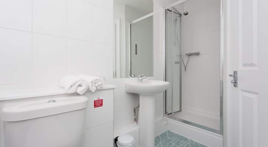 Bathroom 3, The Royal Hotel and Bar, Lancashire