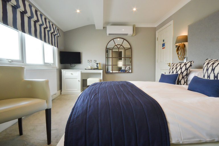 Bedroom 3, Pebble Beach, Hampshire