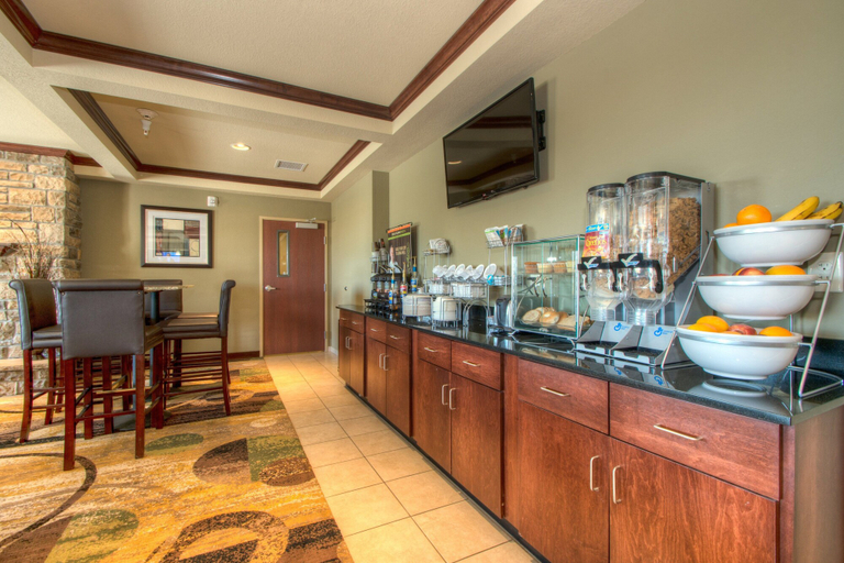 Food & Drinks 5, Cobblestone Inn & Suites - Holyoke, Phillips