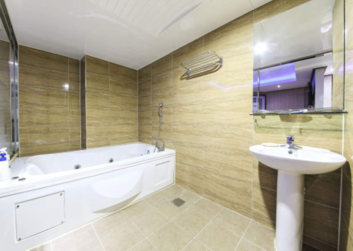 Bathroom 4, M Hotel, Gimpo