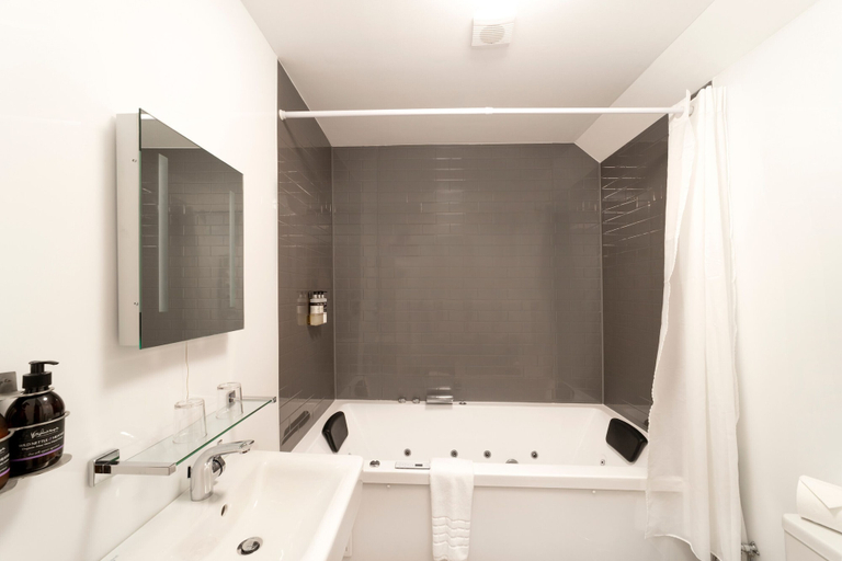 Bathroom 4, The Cluanie Inn, Highland