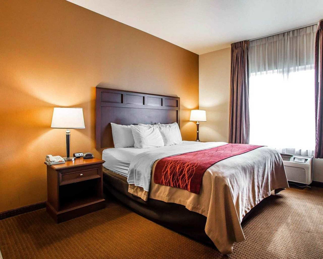 Bedroom 3, Comfort Inn & Suites Grinnell near I-80, Poweshiek
