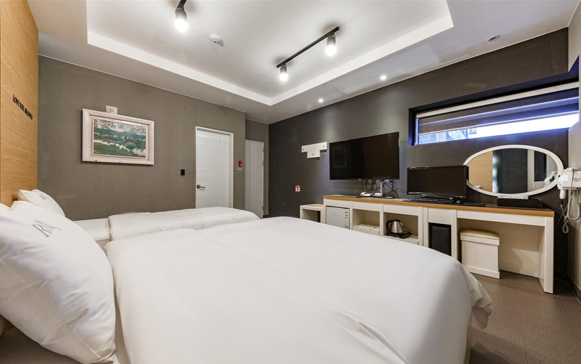 Bedroom 5, Rings Hotel, Gunsan