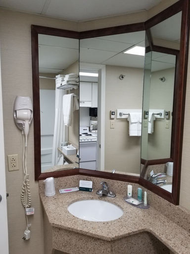 Bathroom 5, Quality Inn & Suites Ocean City Fenwick, Sussex