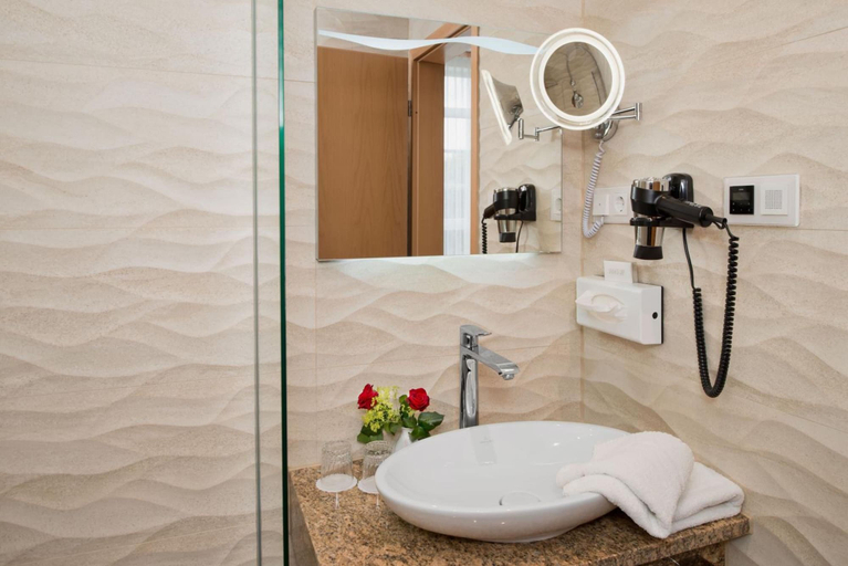 Bathroom 4, Hotel Marschall Duroc, Görlitz