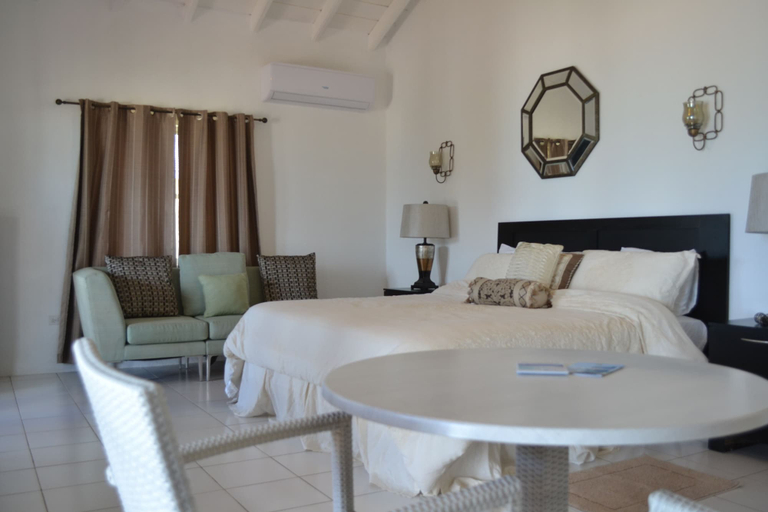 Bedroom 3, Rendezvous Bay Hotel