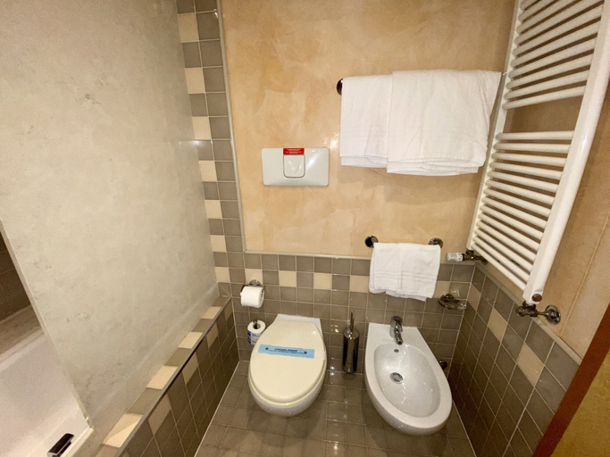 Bathroom 4, Hotel Casagrande, Belluno