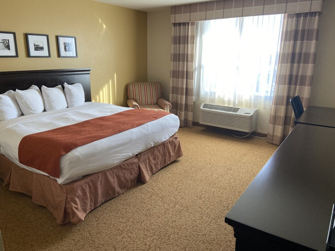 Bedroom 3, Country Inn & Suites by Radisson, Dundee, MI, Monroe