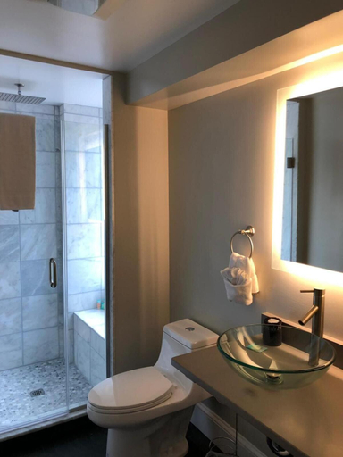 Bathroom 4, Bellevue House, Newport