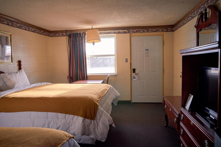 Bedroom 5, South Wind Inn, Seward