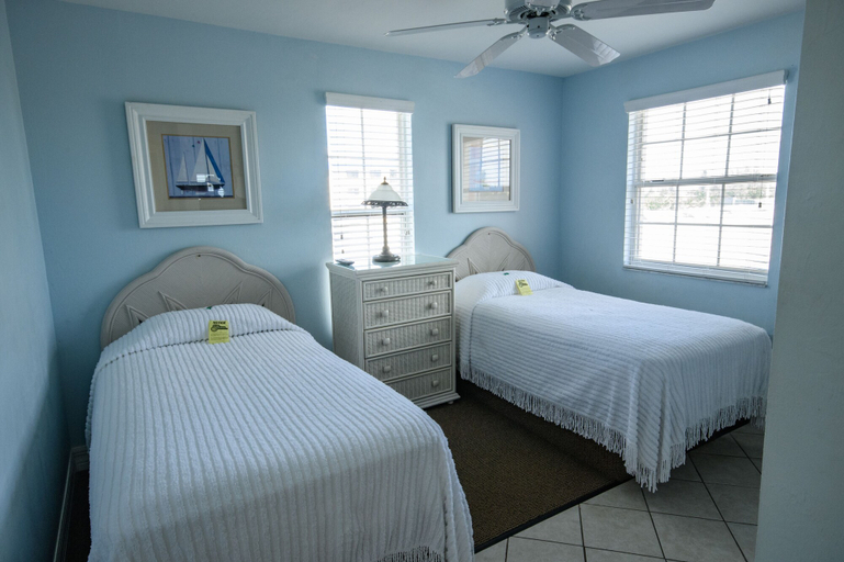 Bedroom 2, Edison Beach House, Lee