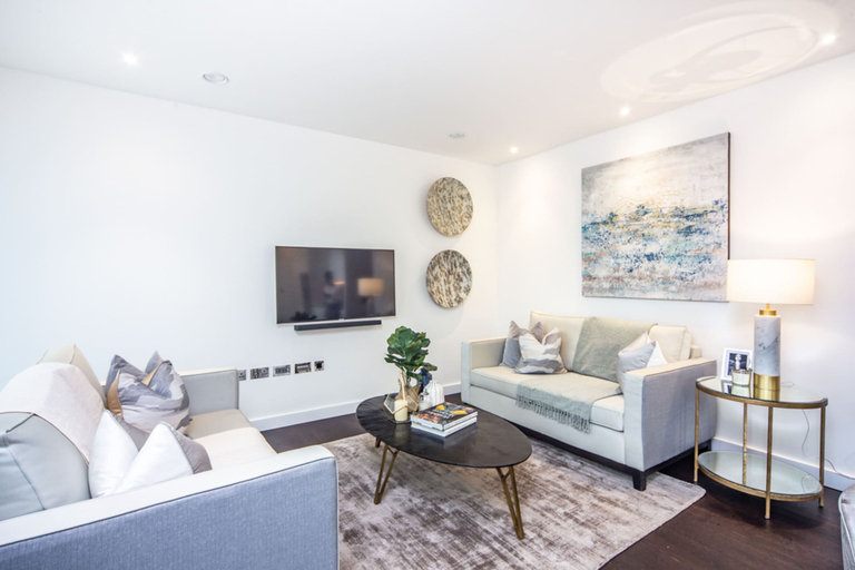 Others 5, Thornes House Apartments, London