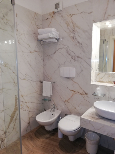 Bathroom 4, Barion Hotel, Bari