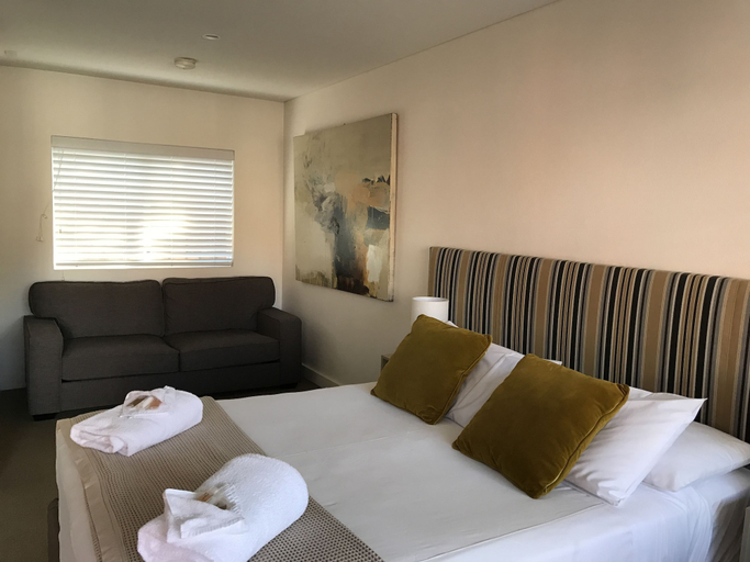Bedroom 3, Thirroul Beach Motel, Wollongong - Inner