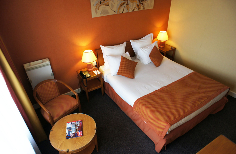 Bedroom 4, Le Grand Monarque, Seine-et-Marne