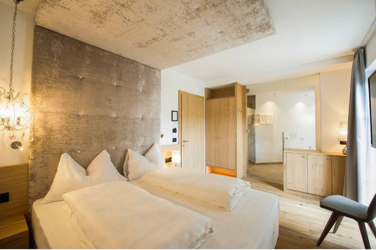 Bedroom 2, Hotel Goldene Traube, Bolzano