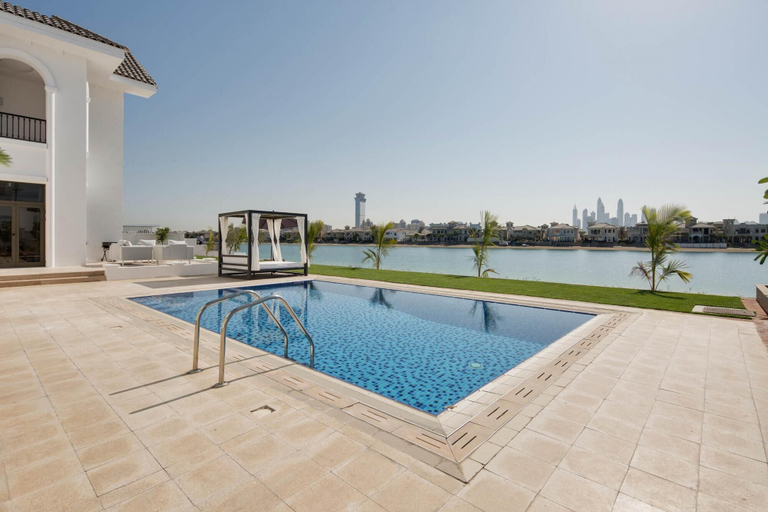 Sport & Beauty 5, Luxury Villa w Dramatic Vw Private Beach Pool, Dubai