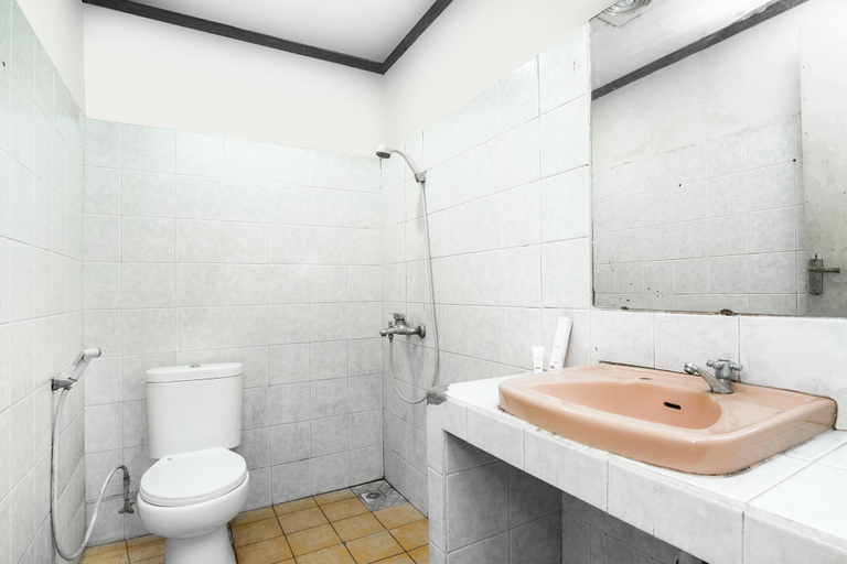 Bathroom 5, OYO 1989 Hotel Pelangi Harapan, Kutai Kartanegara