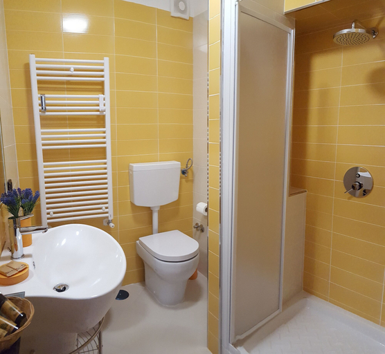 Bathroom 5, B&B La Canzanella, Napoli