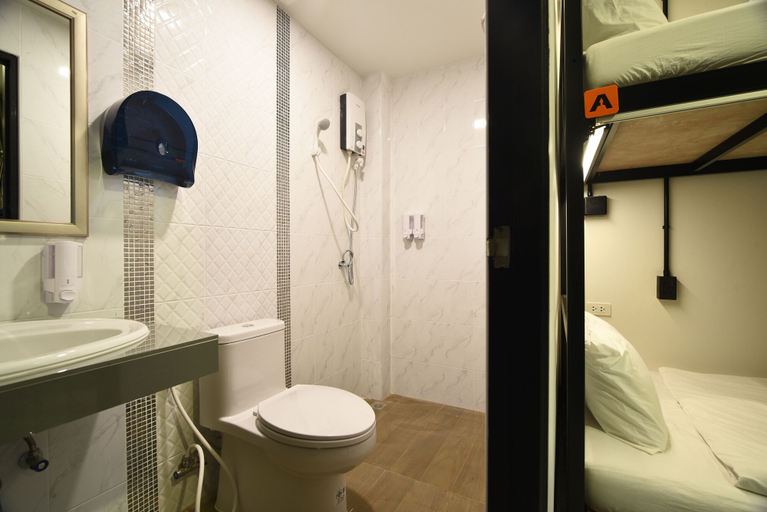 Bathroom 3, KOKO Hostel- Adults Only, Mueang Krabi