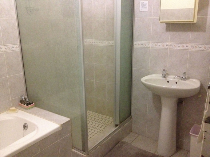 Bathroom 5, The Nook B&B, Frances Baard