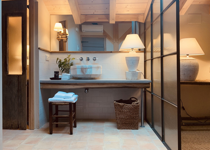 Others 5, OAR Cottage, Vizcaya
