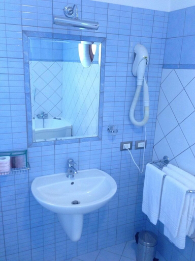 Bathroom 4, La Locanda del Cavaliere, Latina