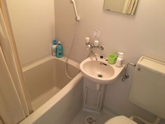 Bathroom 2, Minshuku Pearl, Amakusa