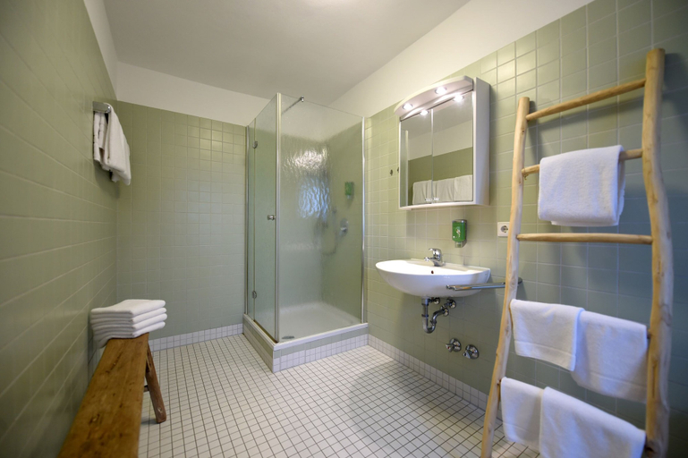 Bathroom 5, Tagungskloster Frauenberg, Fulda