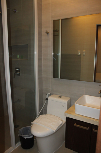 Bathroom 4, The Reef Hotel and Residences, Olongapo City