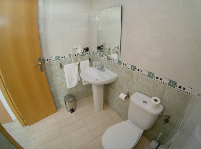Bathroom 4, Hostal Meseguer, Alicante