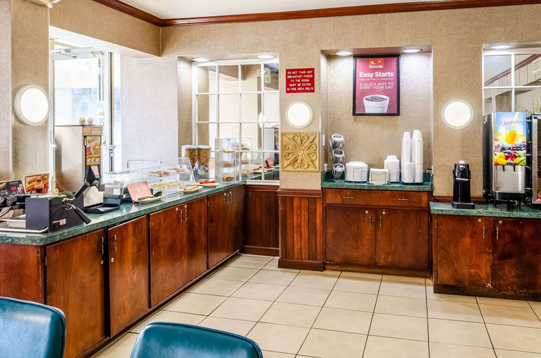 Food & Drinks 4, Econo Lodge Martinsville, Henry