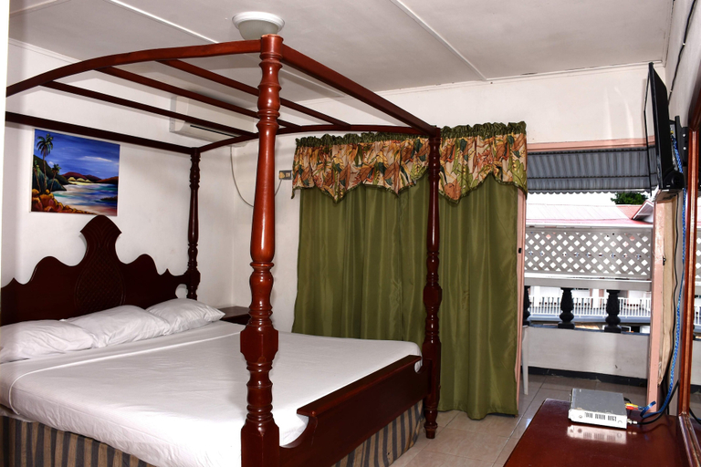 Bedroom 3, Marine View Hotel
